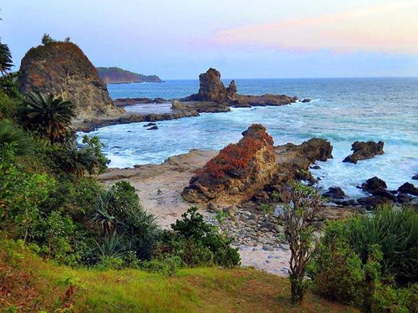 Foto Pantai Watu Lumbung